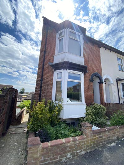 4 room friendly house in Inner Avenue, bills incl Main Photo