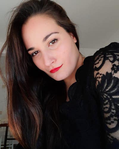 Professional Female seeks a double room Main Photo