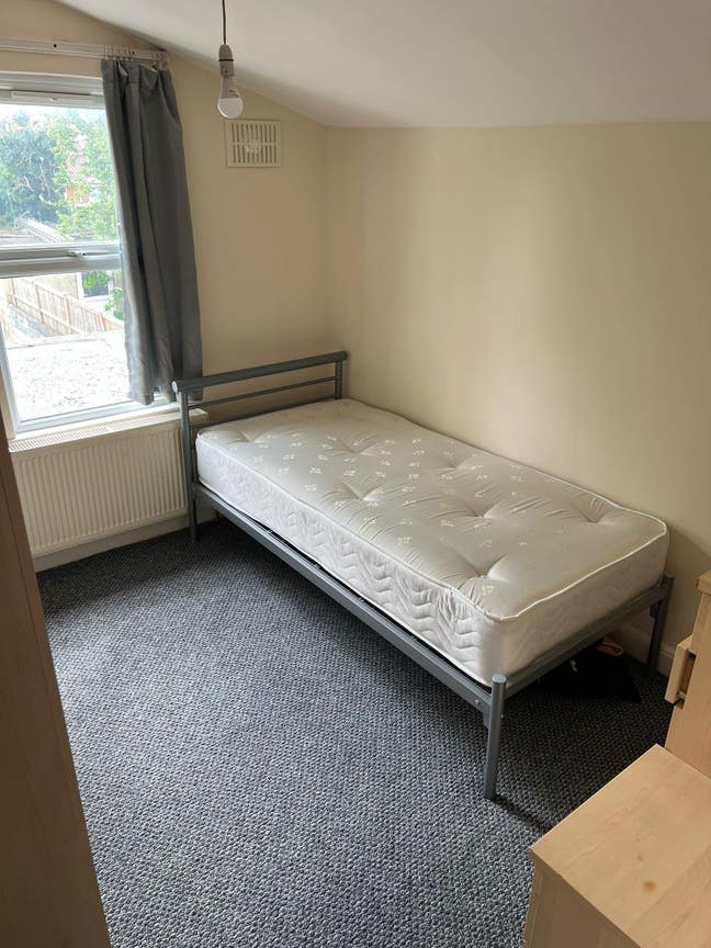 Single Room for rent in southall for a lady Main Photo