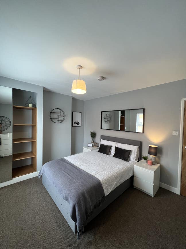 A Very Large Double Room  Main Photo