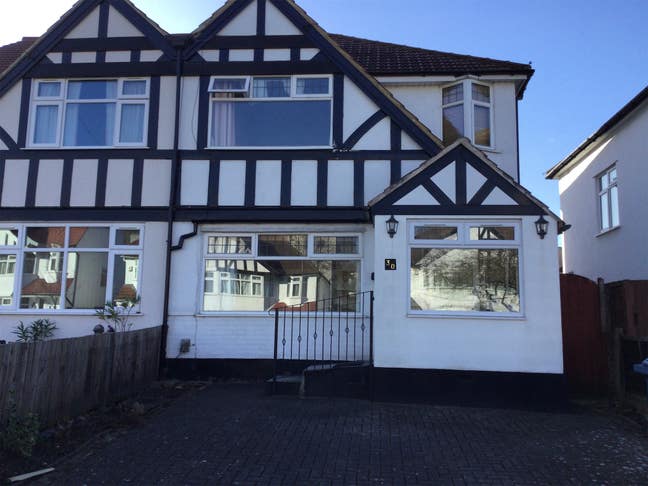 Rayners Lane large room to rent (all inclusive) Main Photo