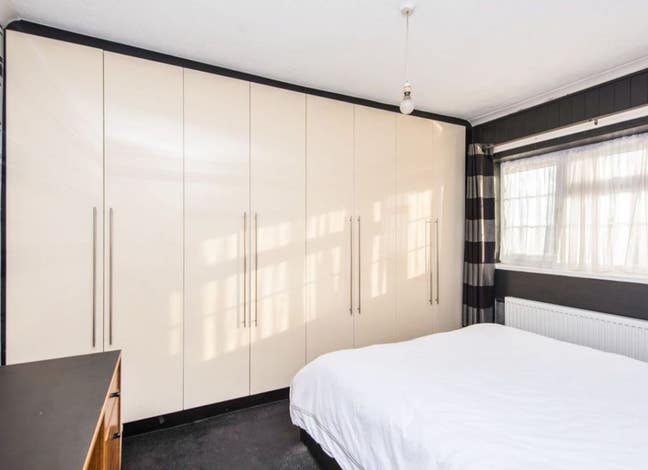 large room available for rent hounslow w Main Photo