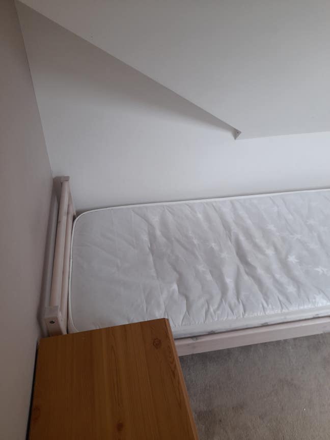 Cosy Single Bedroom  Main Photo