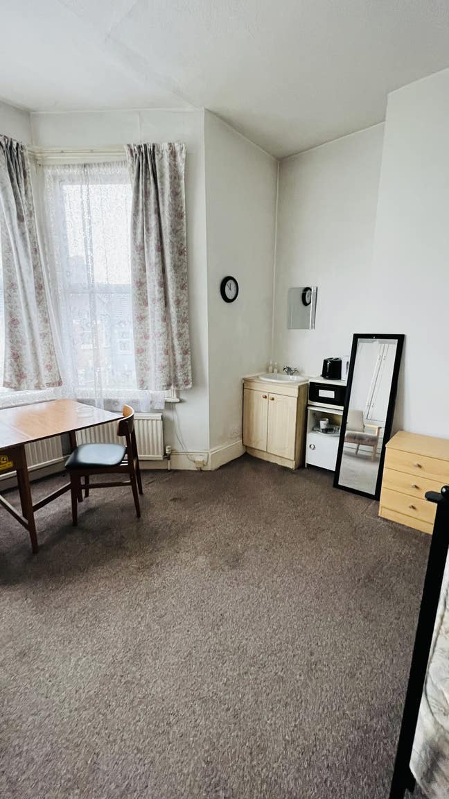 Furnished Double Room Main Photo