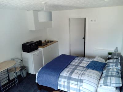 &pound;580 Self contained studio chalet in Beck Row, Main Photo