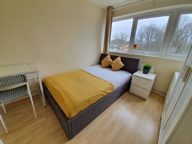 1 Room Available close to City Centre & Bus Stn Main Photo