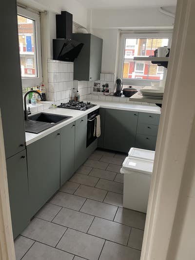 Room in zone 1 available now Main Photo