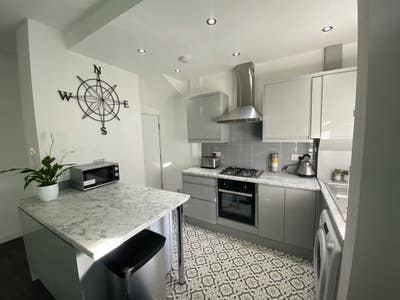 Beautiful Professional 3 Bed House Share! 16 Tt Main Photo