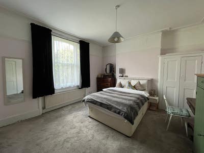 SHORT LET -Gorgeous flat to share  Main Photo