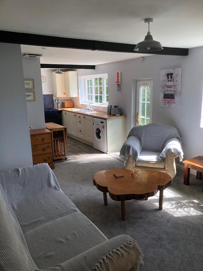 2 bedroom Country cottage.  Main Photo