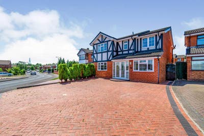 EN-SUITE Large Double Room by Train, Bus, Hospital Main Photo