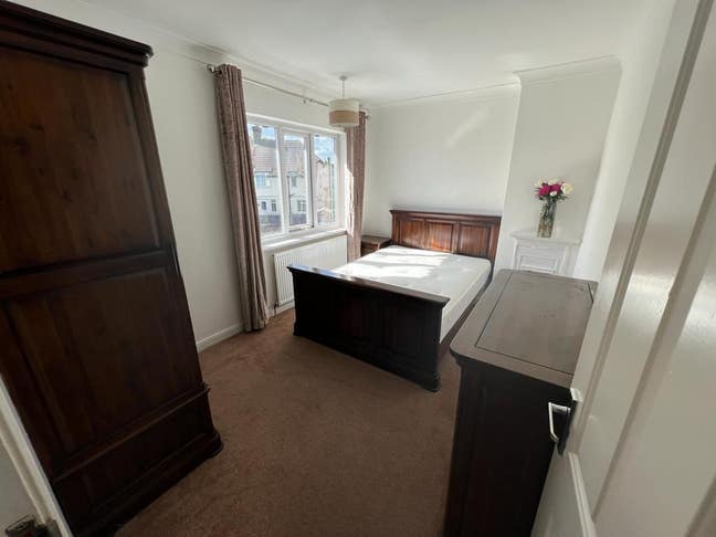 Double Bedroom To Let Main Photo
