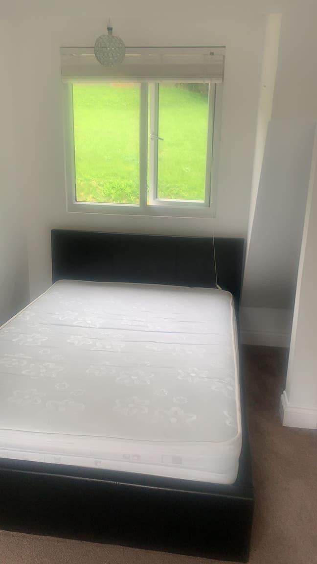 A lovely Well appointed large & warm double room Main Photo