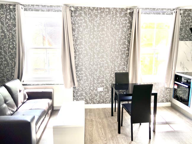 Simply the Best Studio - &pound;1900  All Bills Incl Main Photo