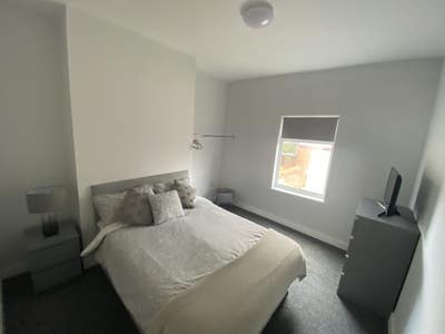 Double Room - Close to Centre  Main Photo