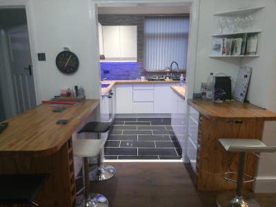 Large double room in extensively renovated house Main Photo