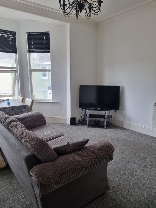 1 Bed whole flat Main Photo