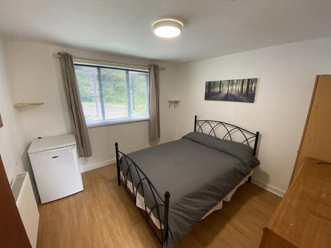 Nice double room with ensuite shower room. Main Photo