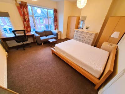 Big Double Room Southampton Centre - SO15 2FZ Main Photo