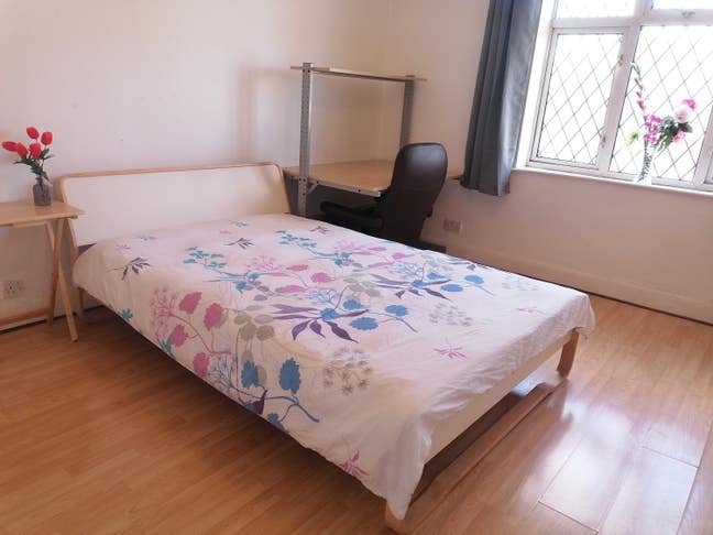 Big double bedroom to rent in a house with garden Main Photo