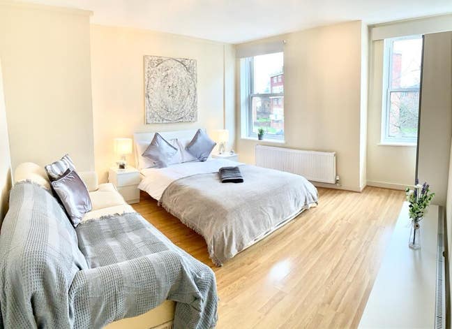  Beautiful Bedroom  2min to Parsons Green Station Main Photo