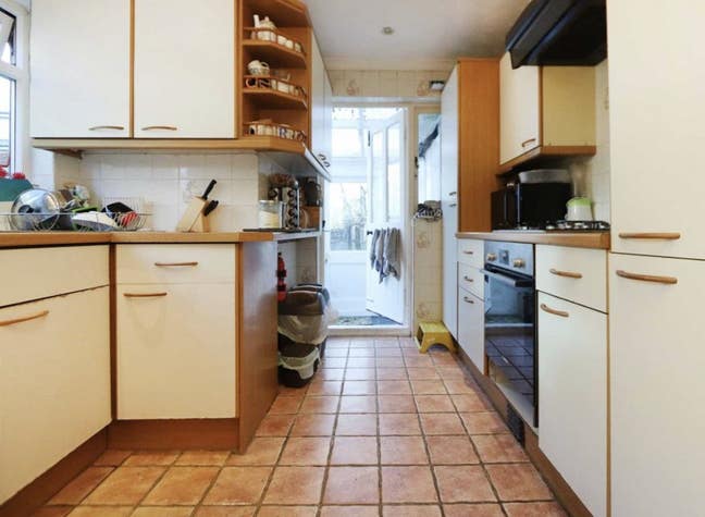 Double Room Closer to High Street 5 Mins  Station Main Photo