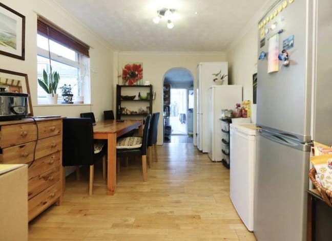 Double Room Closer to High Street 5 Mins  Station Main Photo