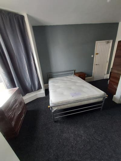 **Furnished Rooms - En Suites ** Main Photo