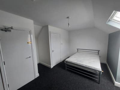 **Furnished Rooms - En Suites ** Main Photo