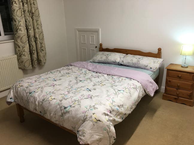 Fully furnished double bedroom with bills included Main Photo