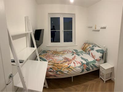 Spacious Cozy & Sunny Double Bedroom In new home  Main Photo