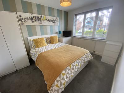 Double Bedroom, En-suite In Owner / Occupier House Main Photo