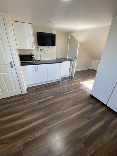 Loft Bedsit Studio &pound;995 Pcm Single Only Main Photo