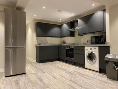 Rooms available in Newley refurbished property.  Main Photo
