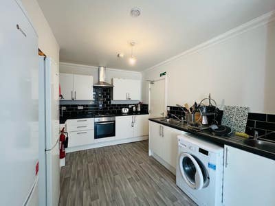 💸 Great Room | Fully Furnished | Free Wi-Fi Main Photo