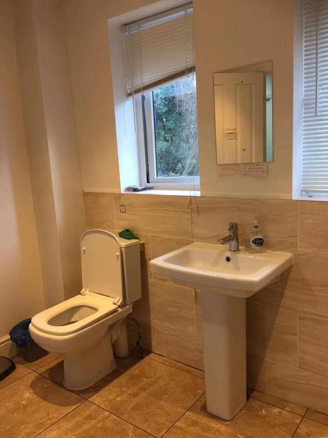 Nice clean double room to let Main Photo