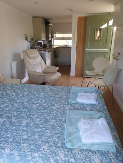 Comfortable & stylish double bed studio Main Photo