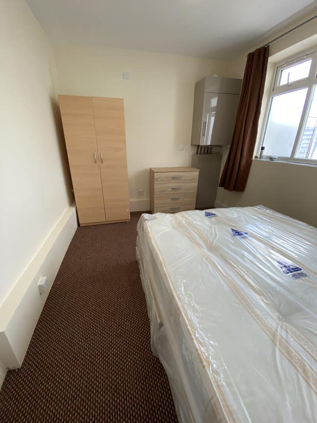Beautiful Double Rooms for Rent in Hounlow West Main Photo
