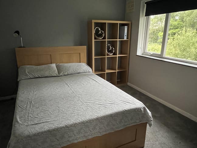 Double Room, available in quiet family home Main Photo