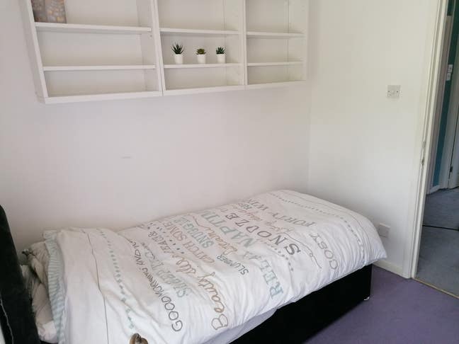 Single room in adult only family home, N11 Main Photo