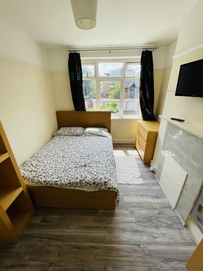 Double Room in House 5 Min East Croydon  Main Photo