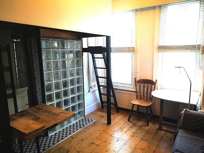 Stylish Studio room - en suite-  victorian house Main Photo