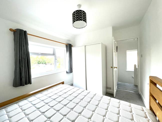 Double Room MON-FRI for 1 Person No Pets Main Photo