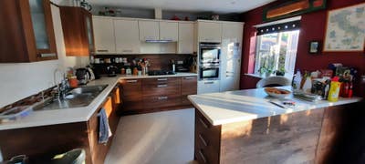 Lovely modern town house in safe, quiet area Main Photo