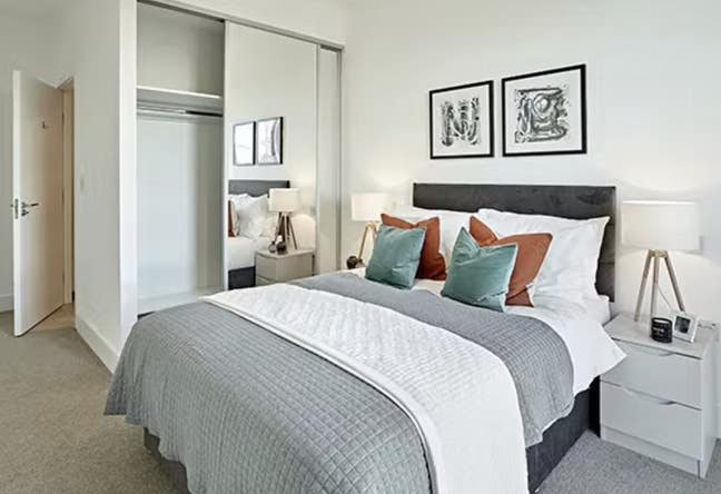 Ensuite room available in a 2 bed 2 bath, E16 1ED Main Photo