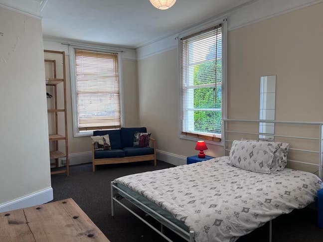 Large Double Room in Fairview, Cheltenham Main Photo