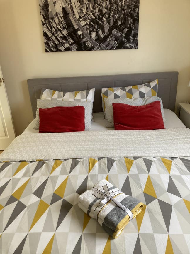 One double room with en-suite  Main Photo