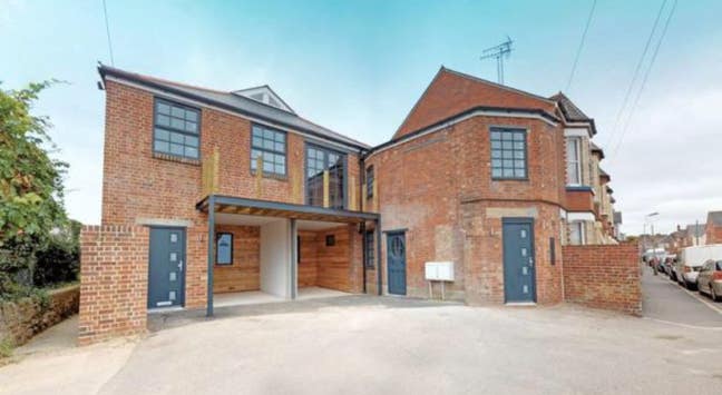 2 Bed Flat, Barton Road, EX2 Main Photo