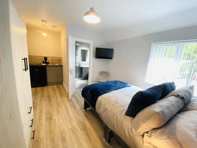 Modern Studio Near Hospital Main Photo