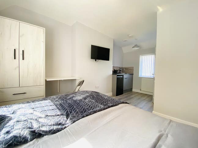 Modern Studio Near Hospital Main Photo